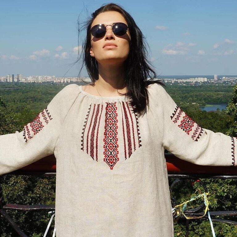 Анастасия Приходько прогулялась по Киеву в вышиванке
