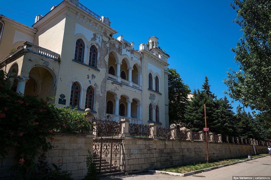 Феодосія, Крим: місто, якому дуже не пощастило