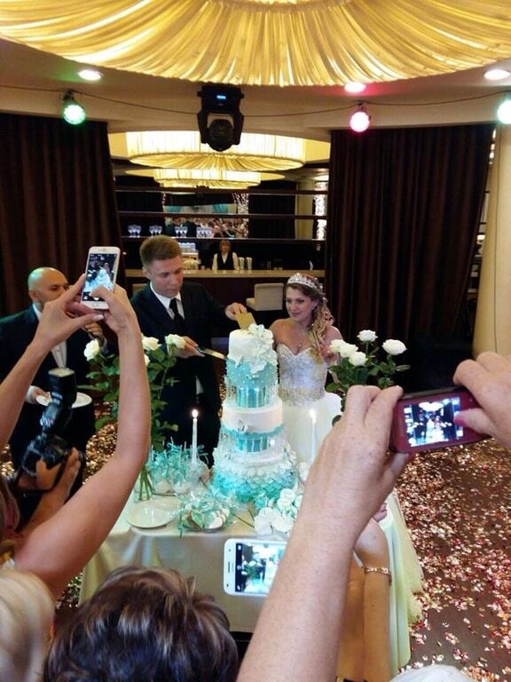 Живут же люди: "омбудсмен ДНР" и журналист "Первого канала" отгуляли шикарную свадьбу. Фотофакт
