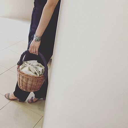 По мотивам Красной Шапочки: плетеные сумочки заполонили Instаgram