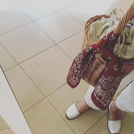 По мотивам Красной Шапочки: плетеные сумочки заполонили Instаgram