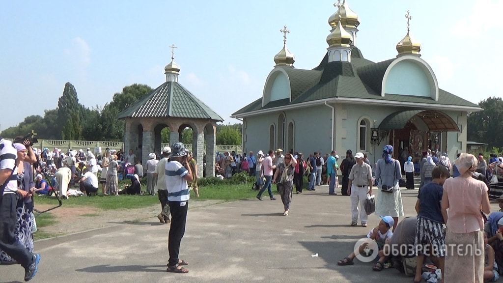 "Я же благодать потеряю": участница крестного хода УПЦ МП не признала автобусов