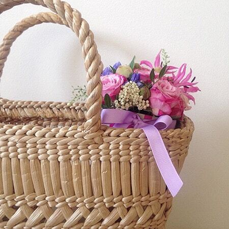 По мотивам Красной Шапочки: плетеные сумочки заполонили Instаgram