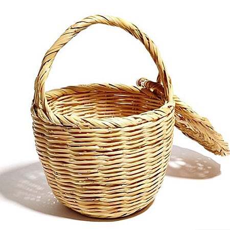 По мотивам Красной Шапочки: плетеные сумочки заполонили Instаgram