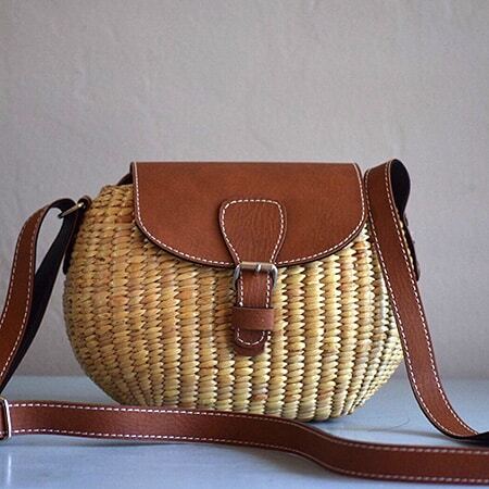 По мотивам Красной Шапочки: плетеные сумочки заполонили Instаgram