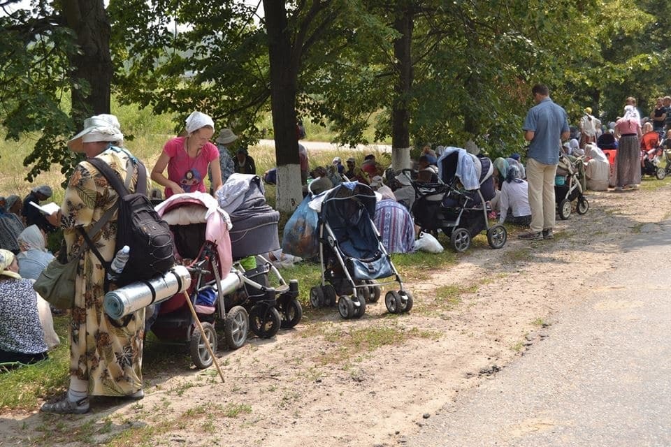 "Знущання": серед учасників хресної ходи УПЦ МП помітили маленьких дітей