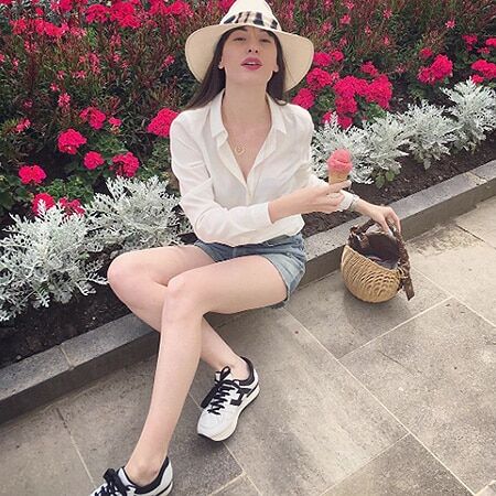 По мотивам Красной Шапочки: плетеные сумочки заполонили Instаgram