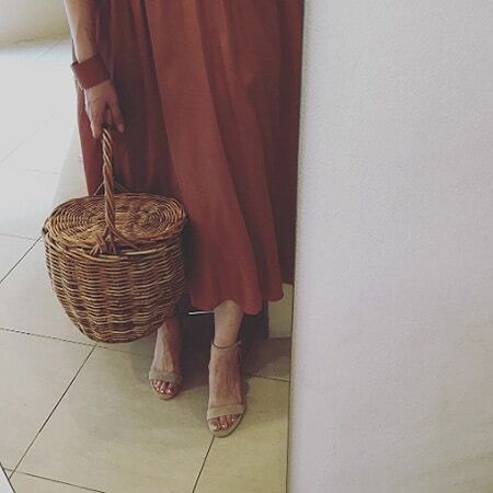 По мотивам Красной Шапочки: плетеные сумочки заполонили Instаgram