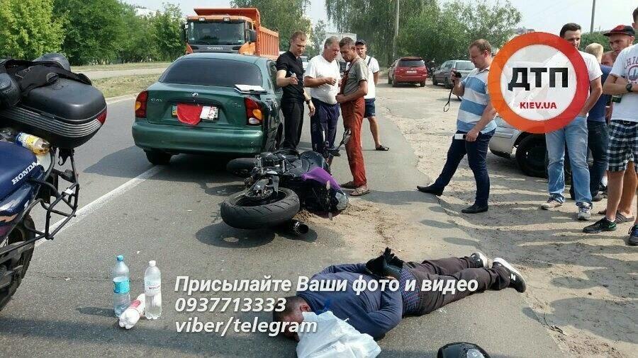 В Киеве задержали грабителей на мотоцикле, которые обчистили около 30 авто