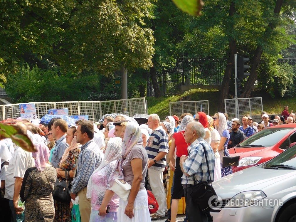 На Владимирскую горку пришли около 5 тысяч верующих УПЦ МП