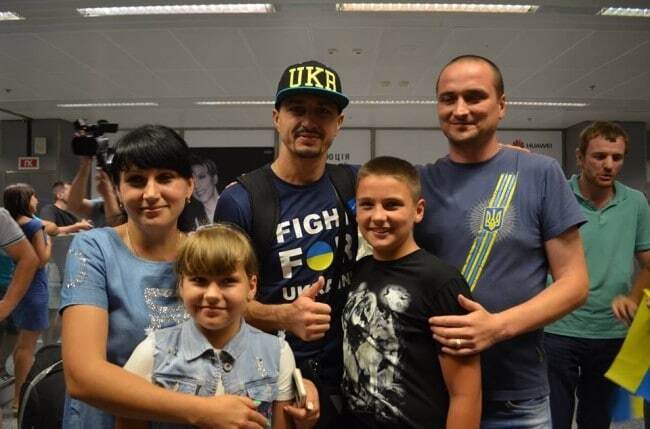 "Борися за Україну!" Знаменитий боксер-патріот повернувся у Київ після чемпіонського бою