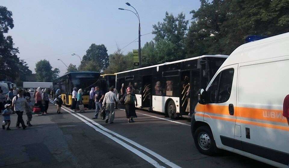 В Киеве из-за Крестного хода перекрыли Майдан, установлены металлодетекторы: опубликованы фото и видео