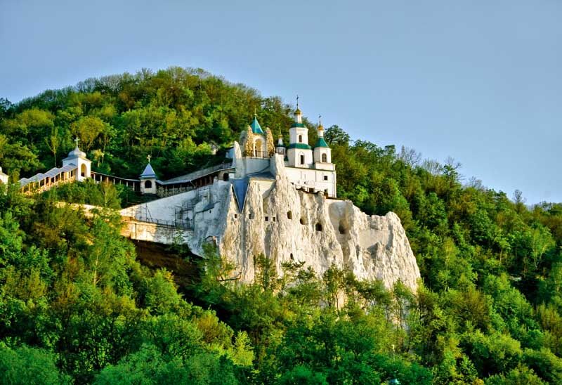 Де відпочити в Україні: 11 дивовижних національних парків країни