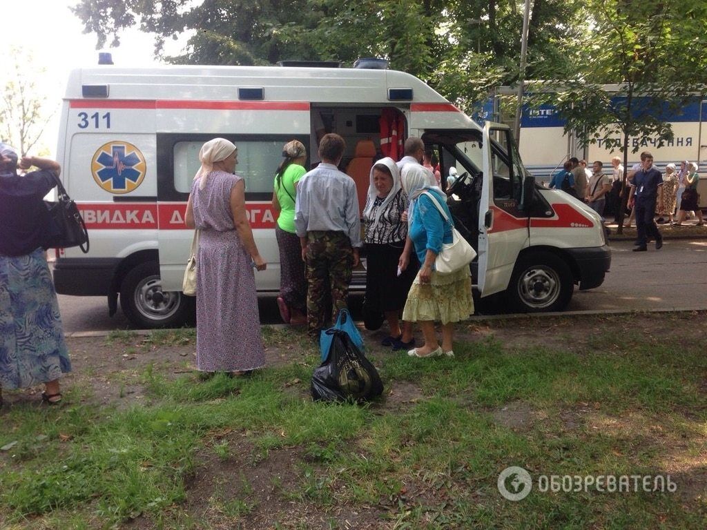 Молебен УПЦ МП в Киеве: нескольким участникам стало плохо