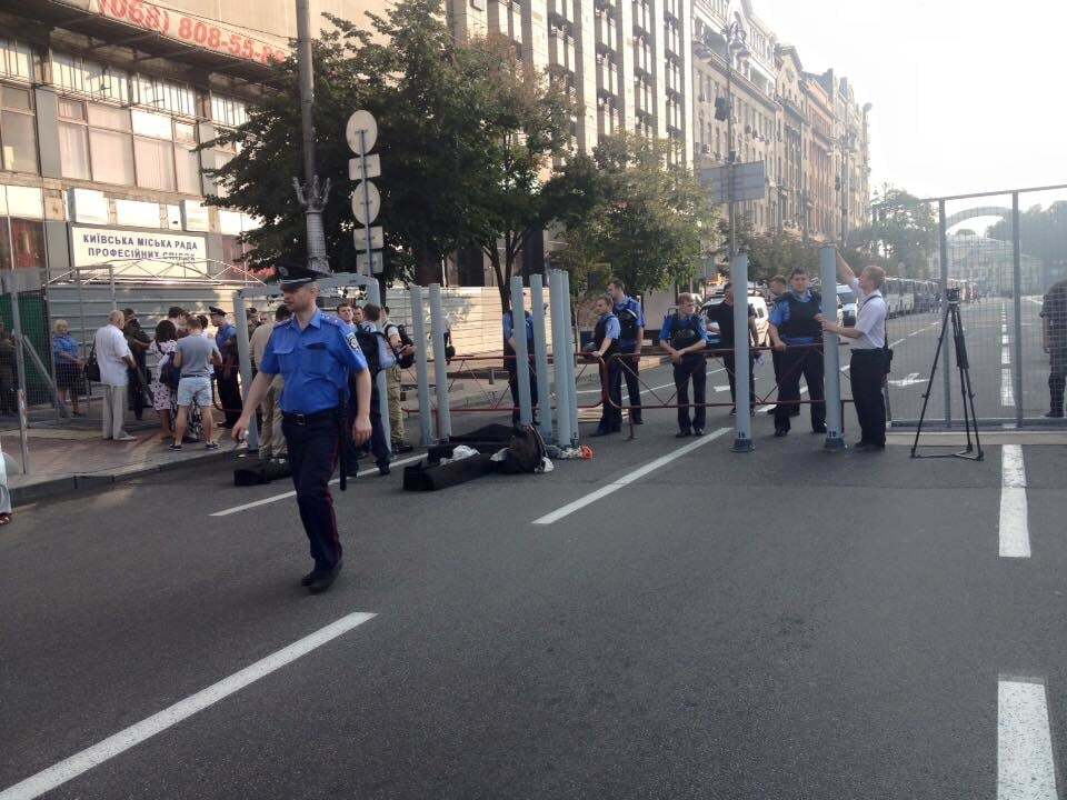 В Киеве из-за Крестного хода перекрыли Майдан, установлены металлодетекторы: опубликованы фото и видео