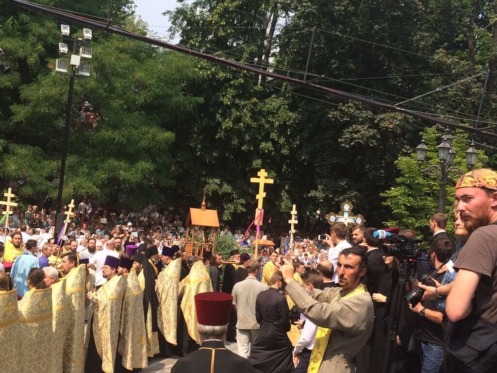 На Володимирській гірці в Києві відбувся масштабний молебень