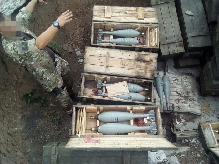 Обеззброїли: на Донбасі СБУ знайшла схованку "ДНР" із сотнями мін