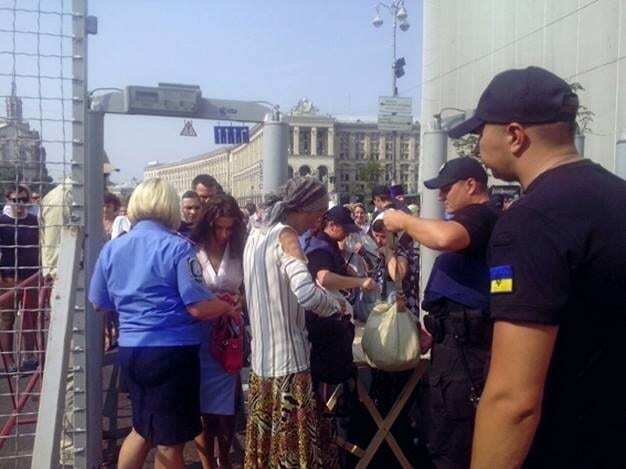 У центрі Києва нарахували 700 учасників хресної ходи, ще 800 людей на підході