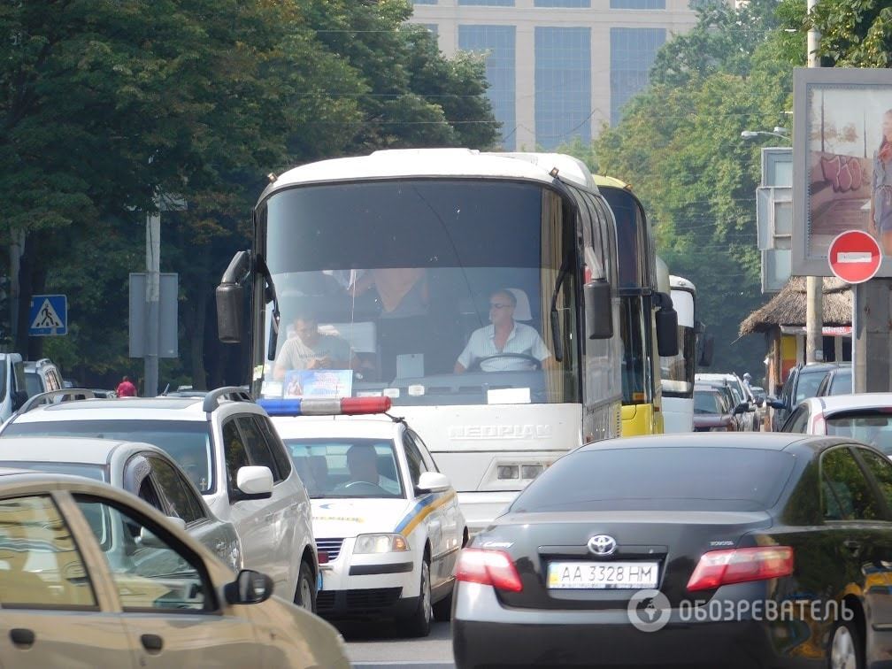 Центр Киева перекрыт: где парализовано движение транспорта