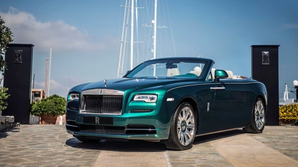 Из изумрудов и перламутра: Rolls-Royce представил купе Wraith и кабриолет Dawn в особой версии. Фото