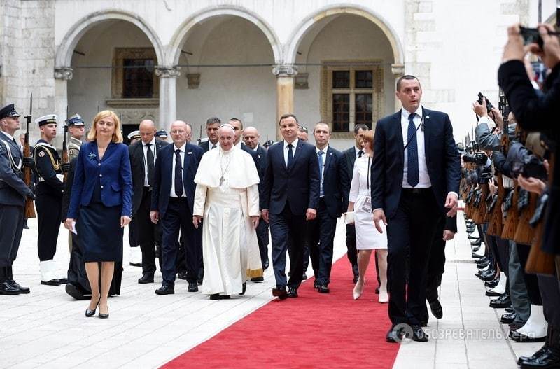 Встретили 2 млн верующих: в Польшу прибыл Папа Франциск. Опубликован фоторепортаж