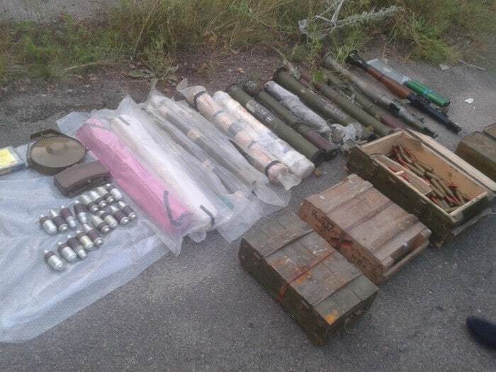 Мины и гранаты: СБУ нашла под Днепром крупный арсенал оружия