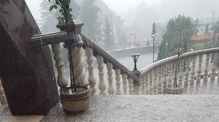 Погода бушует: в Карпатах среди лета выпал снег. Фотофакт