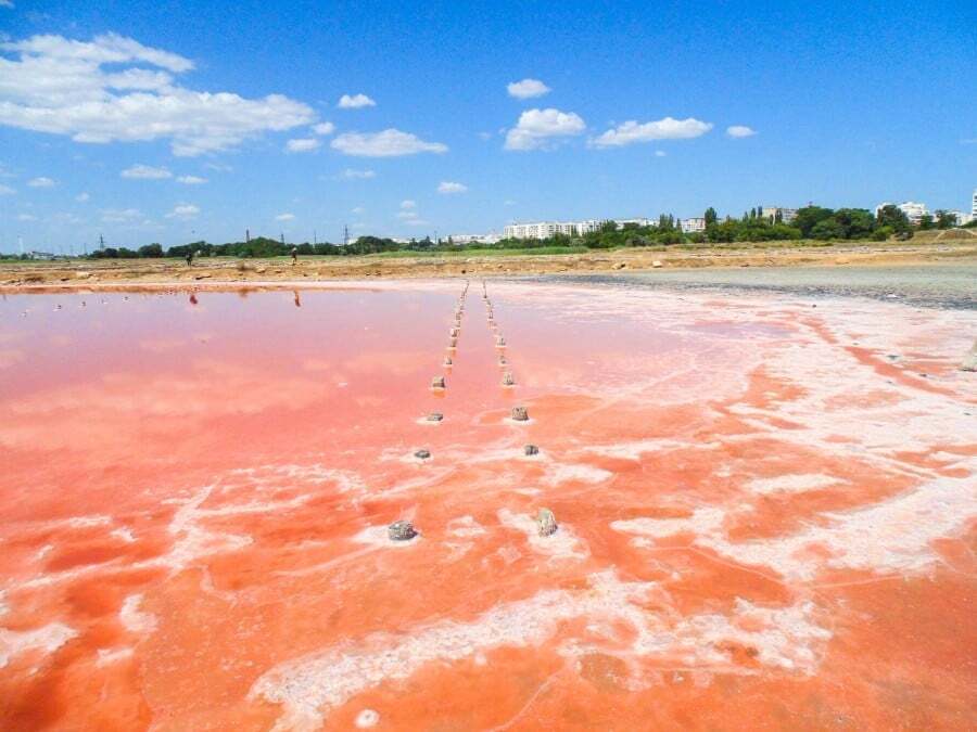 В Ірані з'явилося криваве озеро