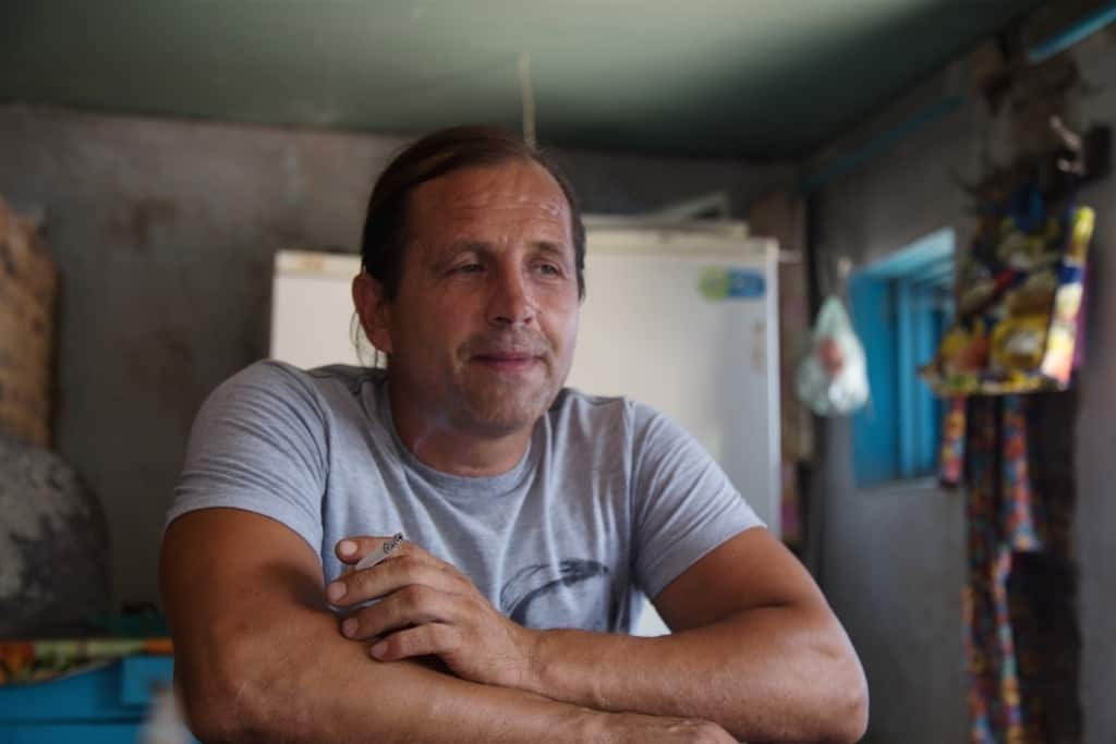 Кусочек Украины в оккупации: фермер в Крыму 3 года не снимает желто-синий флаг с крыши. Видео и фоторепортаж