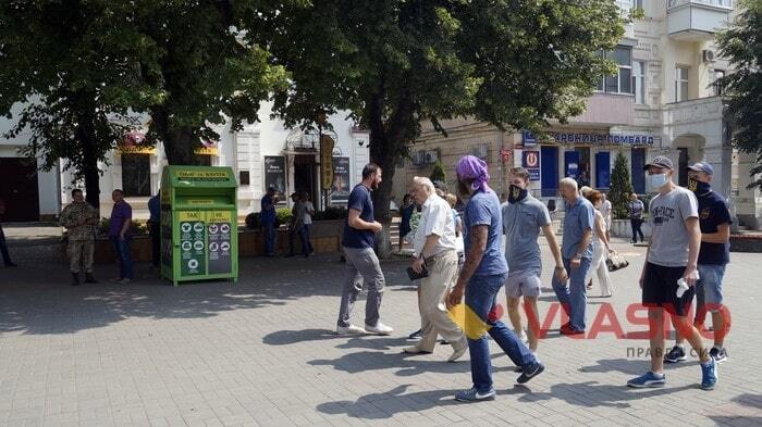 У Вінниці прихильників Медведчука облили зеленкою