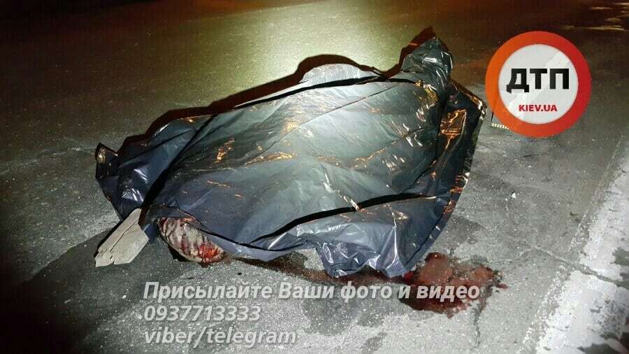 Мимо продолжали бегать нетрезвые прохожие: в Киеве в ДТП погиб пьяный пешеход. Фотофакт