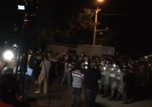 Стрельба и взрывы: в Ереване между полицией и демонстрантами произошло столкновение. Опубликованы фото