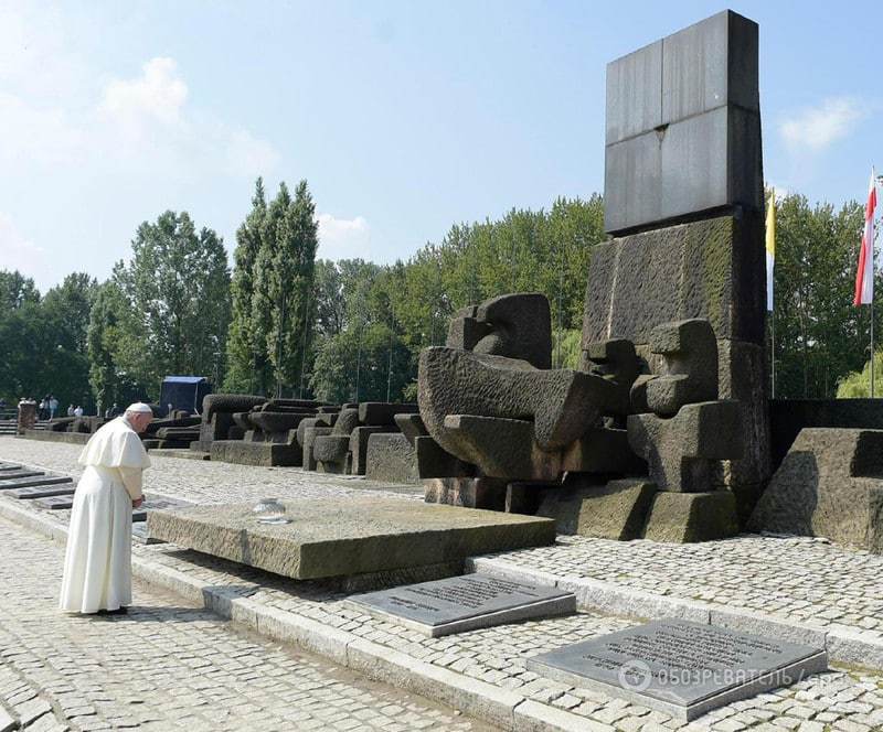 Помолився в тиші: Папа Римський відвідав концтабір "Аушвіц - Біркенау" в Польщі