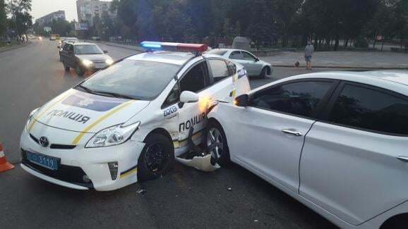 Спешили на вызов: в Киеве произошло ДТП с участием полицейских. Опубликованы фото