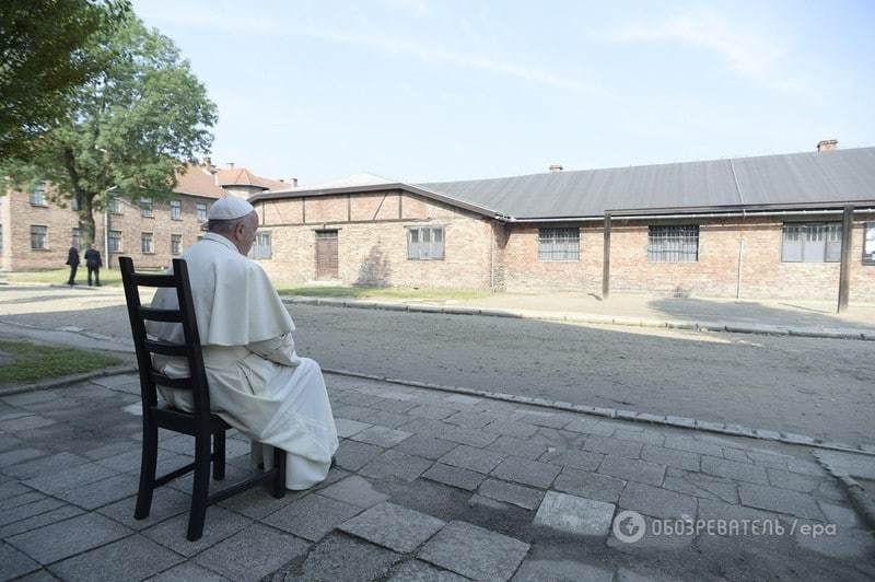 Помолився в тиші: Папа Римський відвідав концтабір "Аушвіц - Біркенау" в Польщі