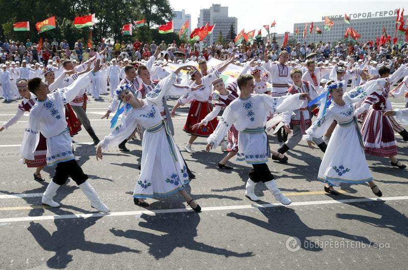 Псковські десантники і вишиванки: Білорусь почала святкувати День незалежності