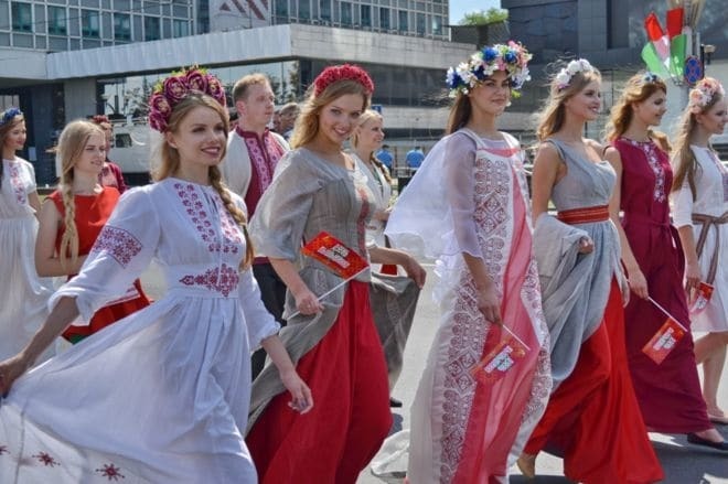 Псковские десантники и вышиванки: Беларусь отпраздновала День независимости. Фоторепортаж