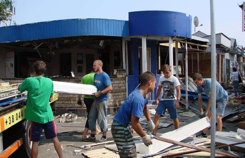 Маскировались под рынок: в Киеве снесли незаконные МАФы