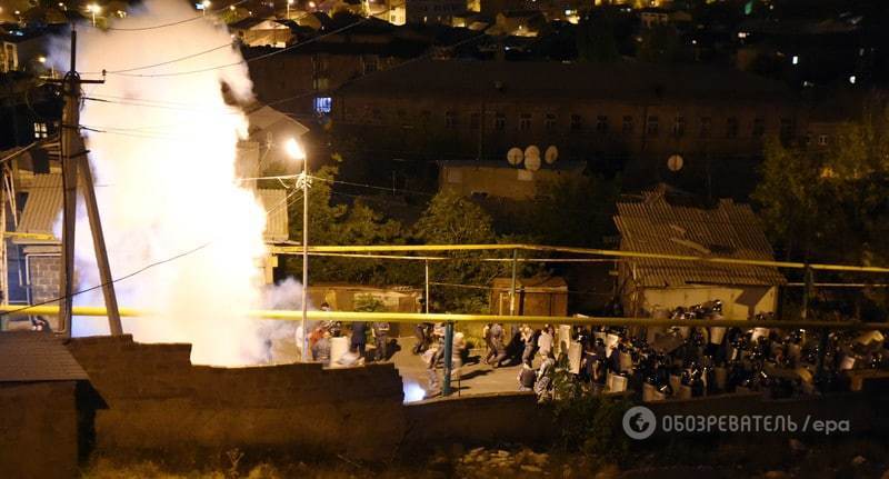 Посреди Еревана протестующий совершил акт самосожжения