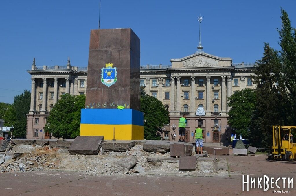 Прощай, Ильич! В Николаеве начали разбирать остатки памятника Ленину