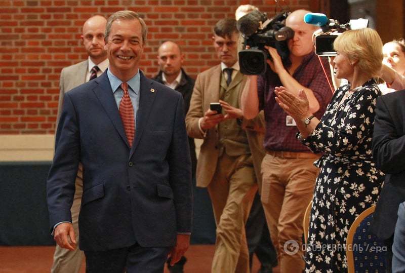 "Хочу назад своє життя": лідер партії, яка ініціювала Brexit, пішов у відставку