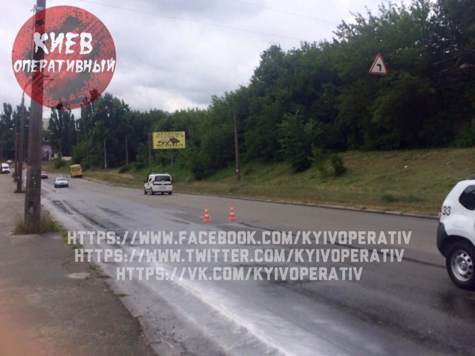 ДТП у Києві: у маршрутки на ходу відірвалося колесо