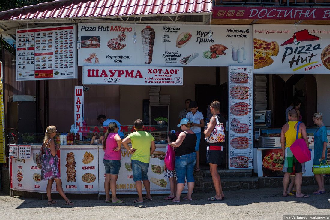 Курортный сезон в Крыму: Феодосия, Коктебель. Разруха и пустота