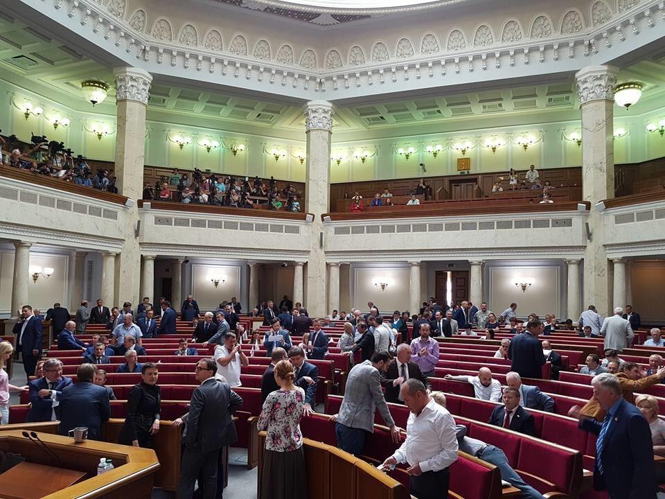 Голосувати за арешт Онищенка зібрався напівпорожній зал Ради