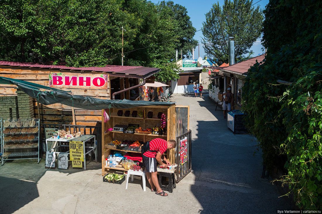 Курортный сезон в Крыму: Феодосия, Коктебель. Разруха и пустота