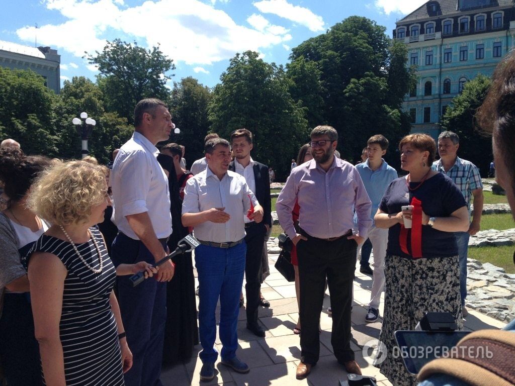 Кличко открыл отремонтированную гранитную лестницу к музею истории Украины
