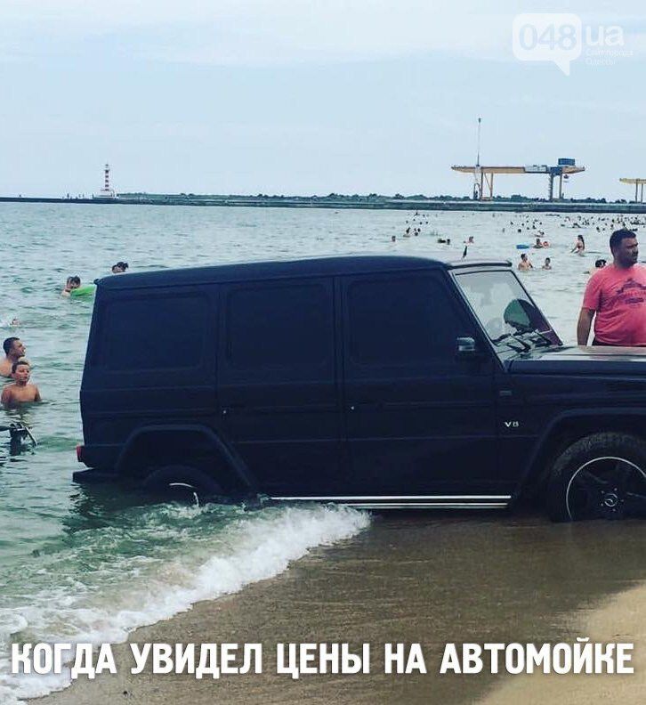 Истерика в соцсети:  "утонувший" на одесском пляже Мерседес "Гелик" взорвал интернет. Фото