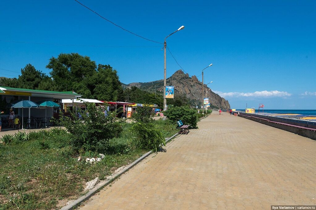 "Поїхати сюди можна тільки від безвиході": Варламов показав порожні пляжі Криму