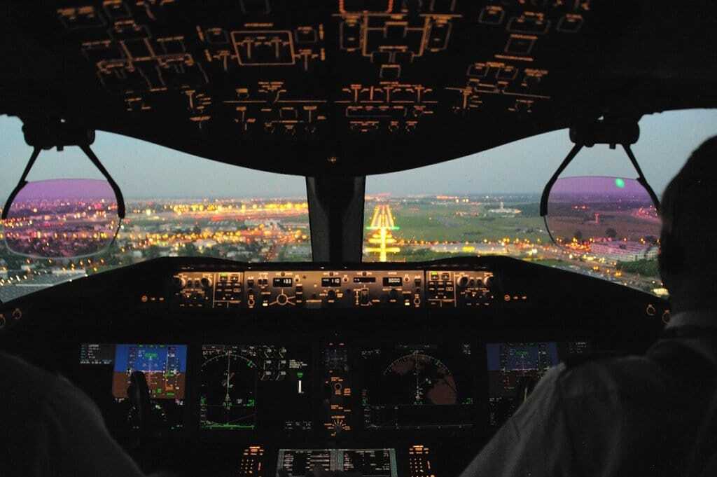 Як виглядає світ із кабіни пілота: шокуючі знімки