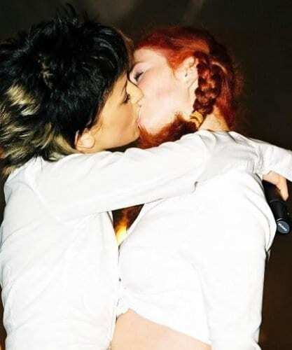 Джоли с братом, Спирс с Мадонной: самые скандальные поцелуи звезд